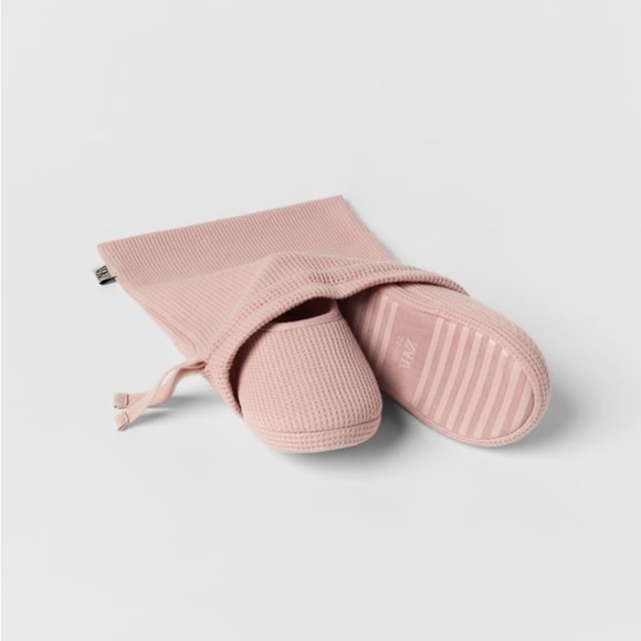 NWT Zara Size 10.5 toddler pink waffle knit slippers with matching bag - Picture 5 of 6